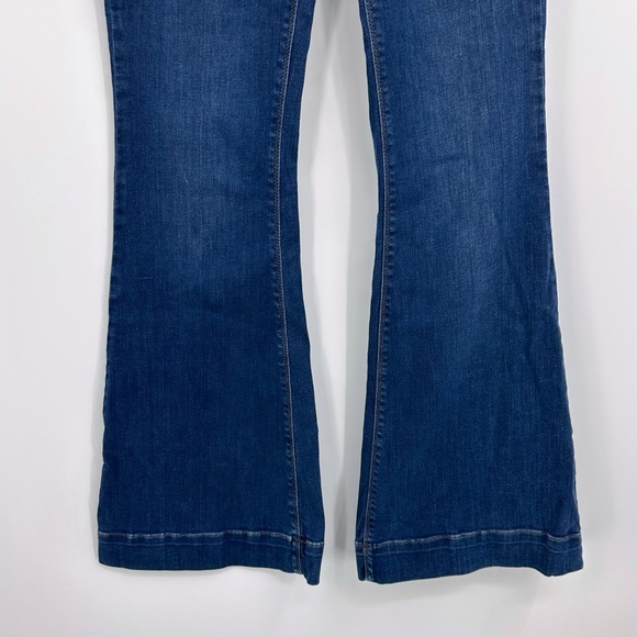 We The Free by Free People Size 28 Flare Leg Jeans Medium Wash Blue Flared - Picture 8 of 9